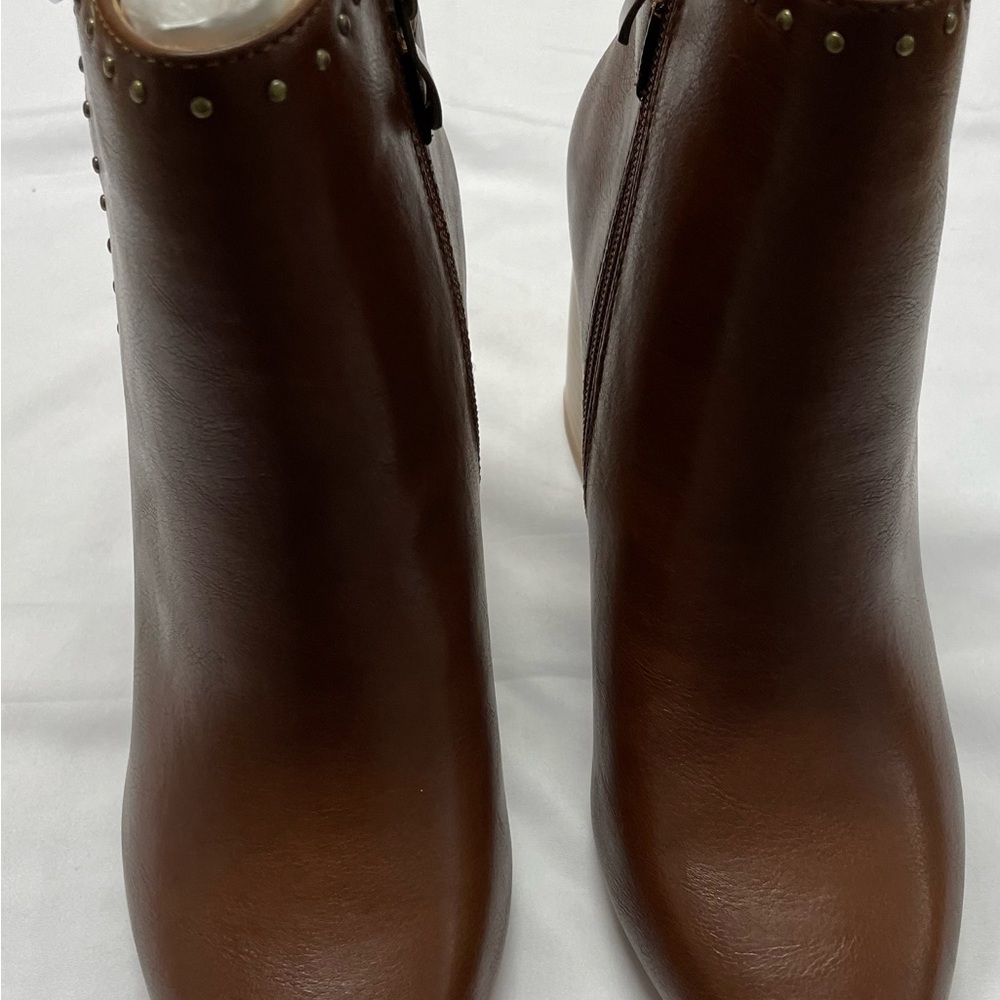 Sleek Brown Leather Ankle Boots with Gold Accents - Picture 4 of 6